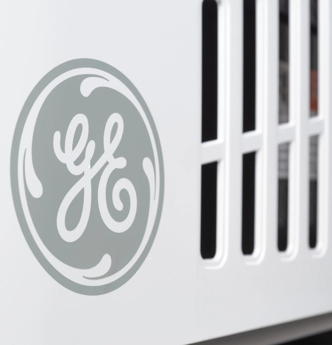 Ge Appliances Exterior RV Air Conditioner 15k with Heat Pump-White